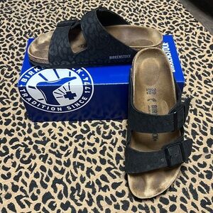 Birkenstock Arizona black leopard print double strap sandal size EU39 US 8-8 1/2